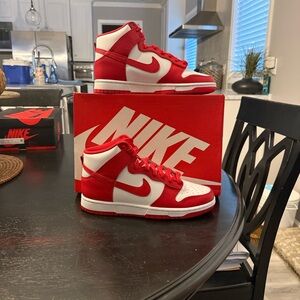Nike Dunk High Retro Sneakers in color White/University Red